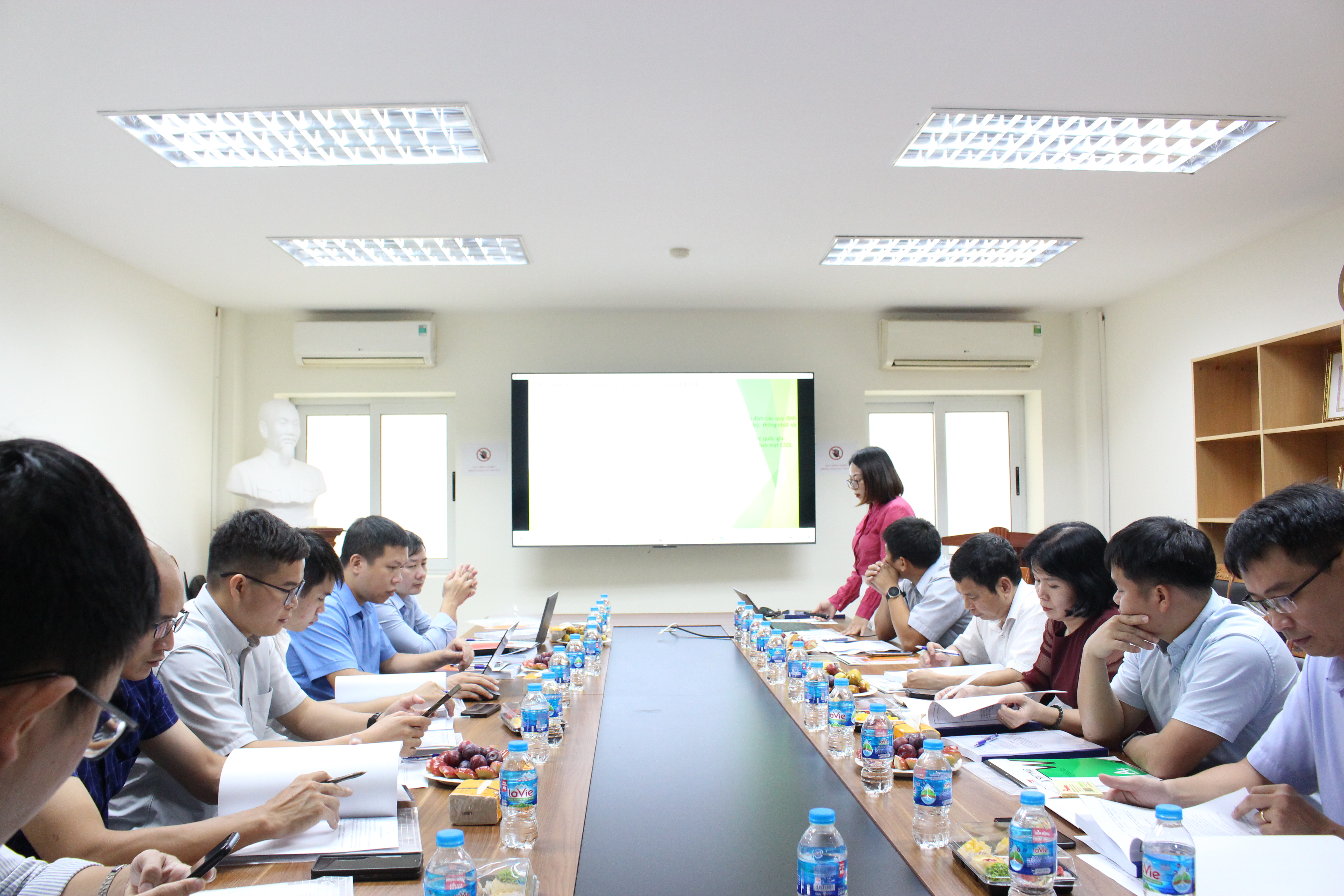 Hội thảo “Xây dựng, hoàn thiện quy định về mô hình, cấu trúc, nội dung cơ sở dữ liệu; về thu thập, thu nhận, quản lý, lưu trữ, kết nối, chia sẻ, khai thác và bảo đảm an toàn, bảo mật thông tin, dữ liệu lĩnh vực tài nguyên nước”